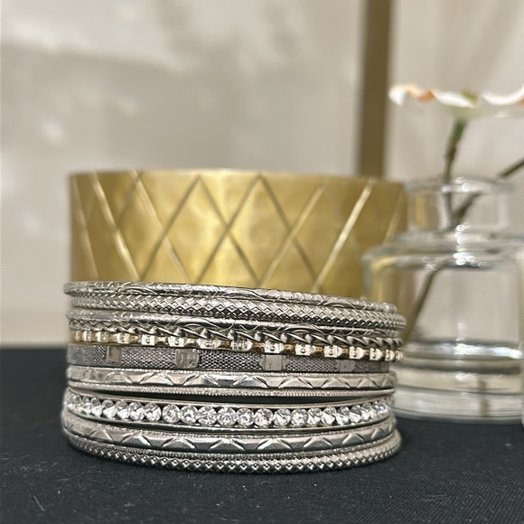 Cache Silver Bangles - Picture 2 of 11